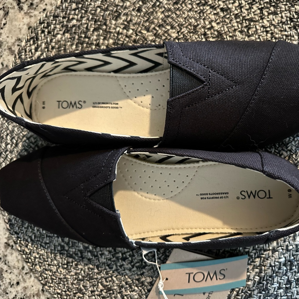 TOMS Alpargata Slip-On Shoes in Black Size W 9 new in box